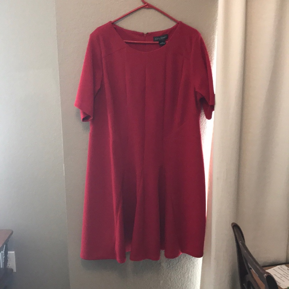 Red short sleeve dress